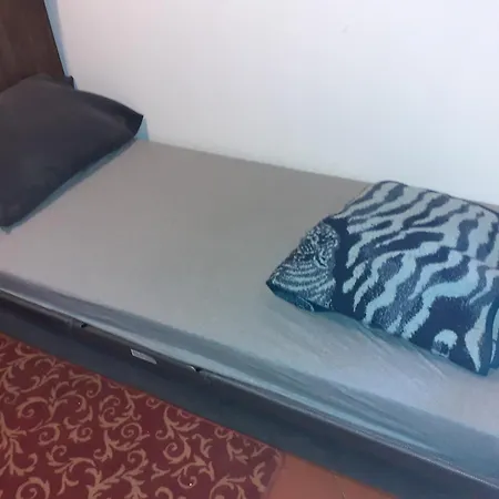 Homestay Dortoir Pour Hommes Beziers